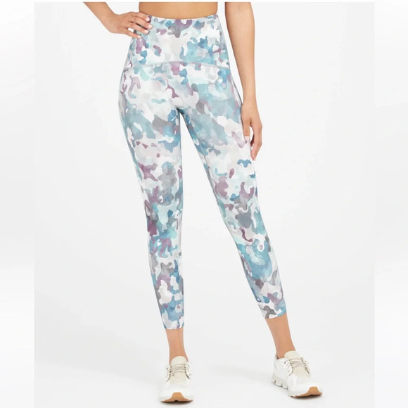 SPANX Pants - SPANX Camo Booty Boost Active Printed 7/8 Leggings Size Large NWT